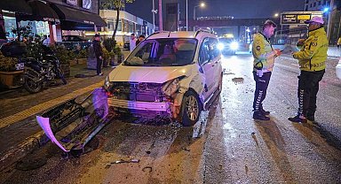 Bursa'da 4 aracın karıştığı kazada 3 kişi yaralandı