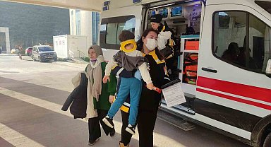 Bursa'da hafif ticari araç ile otomobil çarpıştı: 5 yaralı