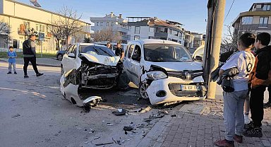 Bursa'da iki araç çarpıştı: 1 yaralı