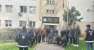 Bursa'da kaçak göçmen operasyonu: 18 göçmen yakalandı, 2 şüpheli gözaltına alındı