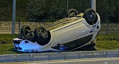 Bursa'da takla atan otomobildeki 2 kişi yaralandı