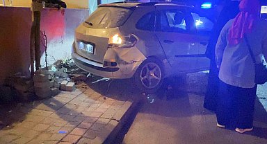 Bursa'da ticari araç ile otomobil çarpıştı: 5 yaralı