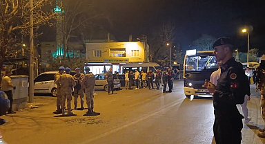 Bursa'da yol verme kavgasına mahalleli karıştı, ortalık savaş alanına döndü