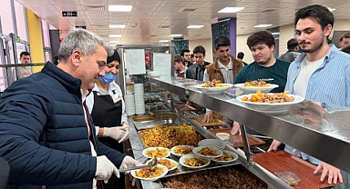 Canbey, KYK Hasan Basri Çantay Erkek Öğrenci Yurdu'nda Gençlerle İftarda Buluştu