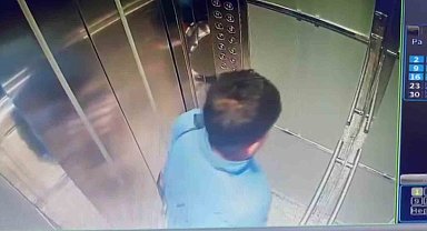 Davulcu girdiği binanın asansörüne tuvaletini yaptı