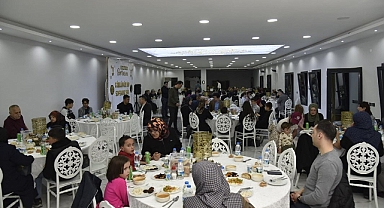 Dursunbey Belediyesi, Yetim ve Öksüz Çocuklar İçin 'Gönlümüz Bir, Soframız Bir' İftar Programı Düzenledi