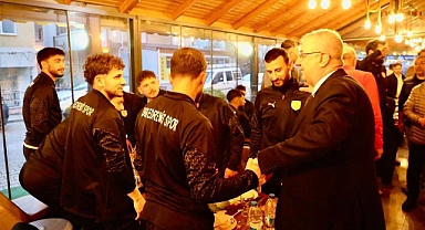 Edremit Belediye Başkanı Mehmet Ertaş, 1966 Edremitspor Kulübü ile İftarda Buluştu