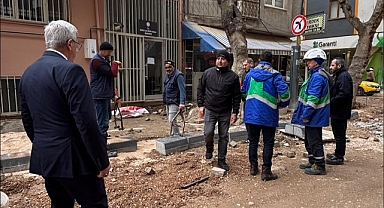 Erdek Belediye Başkanı Burhan Karışık, Yol ve Kaldırım Çalışmalarını Yerinde İnceledi