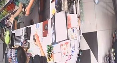 Esenyurt'ta markette plastik top kavgası: 15 yaşında çocuğa saldırdılar