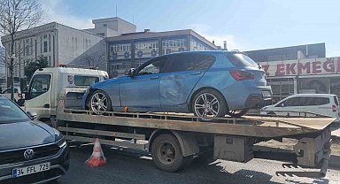 Esenyurt'ta refüje çarpan araç ters döndü: Sürücü yara almadan kurtuldu