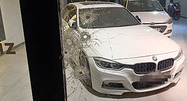 Gece vakti galeriye silahlı saldırı