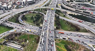İstanbul'da bayram trafiği havadan görüntülendi, trafik yoğunluğu yüzde 83'e ulaştı