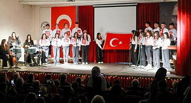 İstiklal Marşı’nın Kabulünün 104. Yılı Burhaniye’de Coşkulu Bir Programla Kutlandı