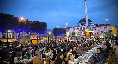 İvrindi Belediye Başkanı Önder Lapanta, Hemşehrileriyle Sahur ve İftar Programlarında Bir Araya Geldi