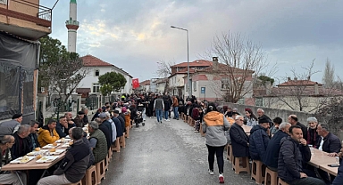 İvrindi Belediye Başkanı Önder Lapanta, Kurtuluş Mahallesindeki İftara Katıldı