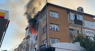 Kartal'da korkutan yangın: O anlar kamerada