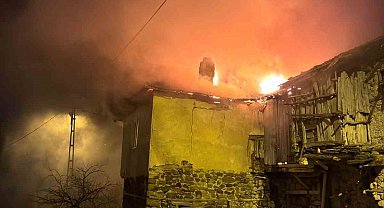 Kızılcahamam'da iki katlı binada yangın çıktı