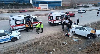 Kontrolden çıkan otomobil araziye devrildi: 3 yaralı