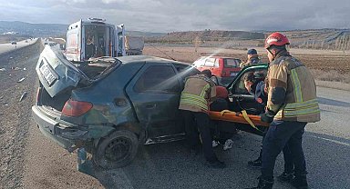 Kontrolden çıkıp savrulan aracın sürücüsü yaralandı