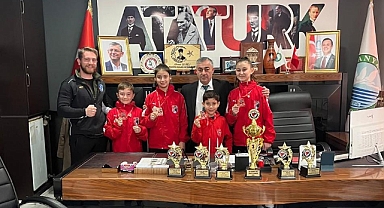 Manyas Belediyespor Karate Takımı, Türkiye Minikler Karate Şampiyonası’nda Büyük Başarı Elde Etti