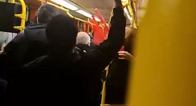 Metro vagonundaki tartışma kamerada