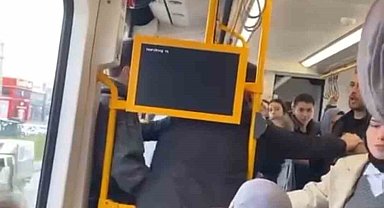 Metroda tartıştığı kişiye tekme atıp küfür etti