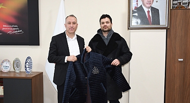 Milli Boksör Buğra Öner, İl Müdürü Adem Özalp’i Ziyaret Etti