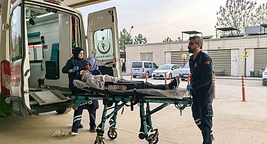 Otomobil kamyonete çarptı: 1 yaralı