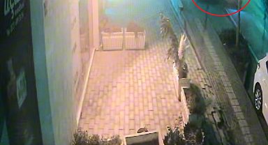 Otomobille gelip kurşun yağdırdılar...O anlar kamerada