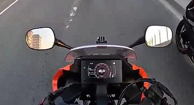 Pendik'te motosiklet sürücüleri şakalaşırken kaza yaptı: 1 yaralı