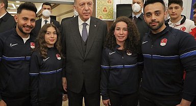 Şampiyon kayakçı ve kayak hocası babası Uludağ'daki yangında hayatlarını kaybettiler