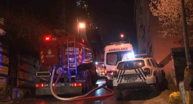 Sarıyer'deki tarihi Topçu Karakolu alev alev yandı