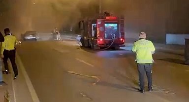 Seyir halindeki otomobil alev alev yandı