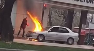 Seyir halindeyken arıza yapan araç alev topuna döndü