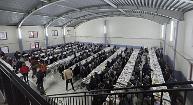 Sındırgı Belediye Başkanı Serkan Sak, Gölcük Mahallesi'nde İftar Sofrasında Vatandaşlarla Bir Araya Geldi