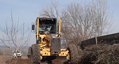 Sındırgı’da Alacaatlı Mahallesi’nde Tarım Yolları Yeni Sezona Hazırlanıyor