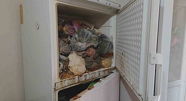 Sultangazi'de yaşlı kadının evinden 6 kamyon çöp çıktı