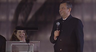 Terör propagandası yapan Eda Ezgi Yıldız, Özgür Özel ve İmamoğlu ailesiyle yan yana