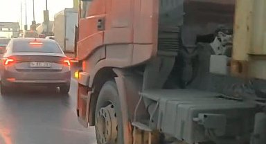 Tır şoförü tartıştığı adamın üzerine sürdü, el hareketi çekti: O anlar kamerada