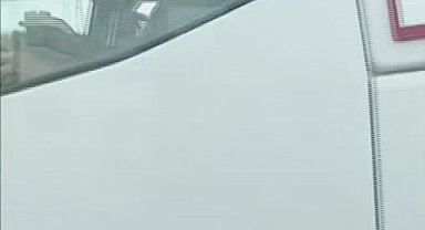 Tır sürücüsü tartıştığı ticari aracın sürücüsüne camdan küllük fırlattı