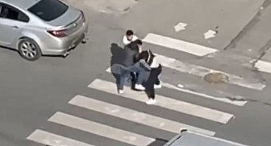 Trafikte kavga etti, ardından arabayla çarpıp kaçtı