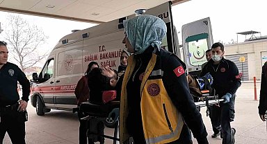 Traktörün altında kalan sürücü yaralandı