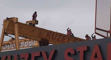 Tuzla tersanede grev: İşçiler kule vince çıktı