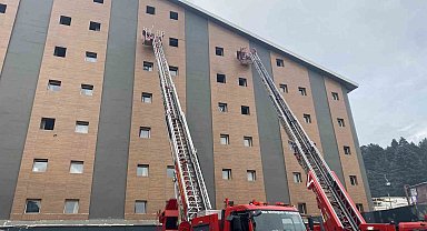 Uludağ'daki Kervansaray Otel yangınında 3 kişi dumandan etkilendi