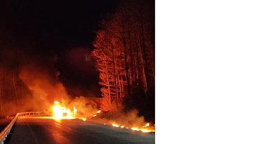 Uludağ'dan inen otomobil yolda yandı