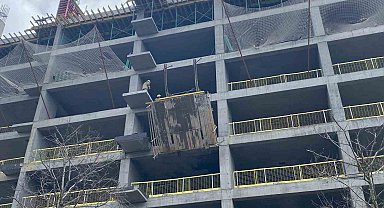 Ümraniye'de inşaat iskelesi çöktü: 2 işçi ağır yaralandı