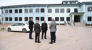Vali İsmail Ustaoğlu, Ayvalık'ta Hayırsever Katkısıyla Yapımı Süren Meslek Lisesi İnşaatında İncelemelerde Bulundu