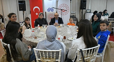 Vali İsmail Ustaoğlu ve Eşi Şenay Ustaoğlu, Ramazan Coşkusunu Çocuklarla Paylaştı