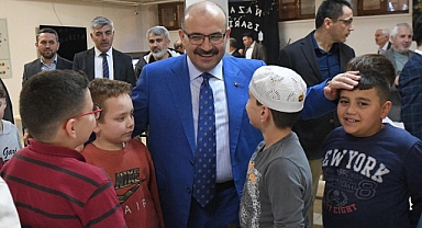 Vali İsmail Ustaoğlu, Yıldırım Camii Kur’an Kursu Öğrencileriyle İftar Programında Bir Araya Geldi