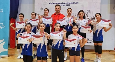 Yarış Ortaokulu Küçük Kız Voleybol Takımı Türkiye Finallerinde